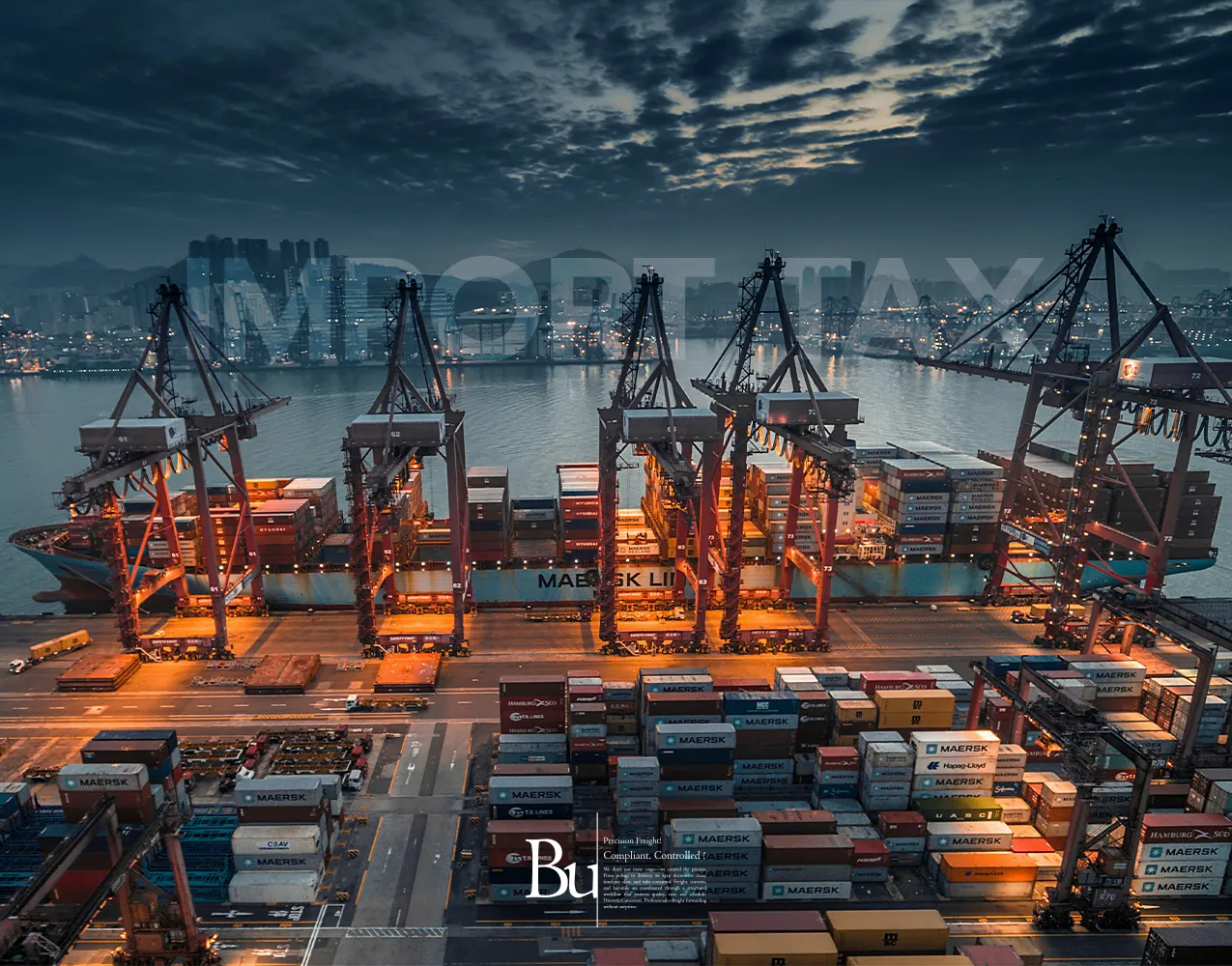 ท่าเรือคอนเทนเนอร์ขนาดใหญ่ในช่วงกลางคืนสำหรับการนำเข้าสินค้าจากจีน